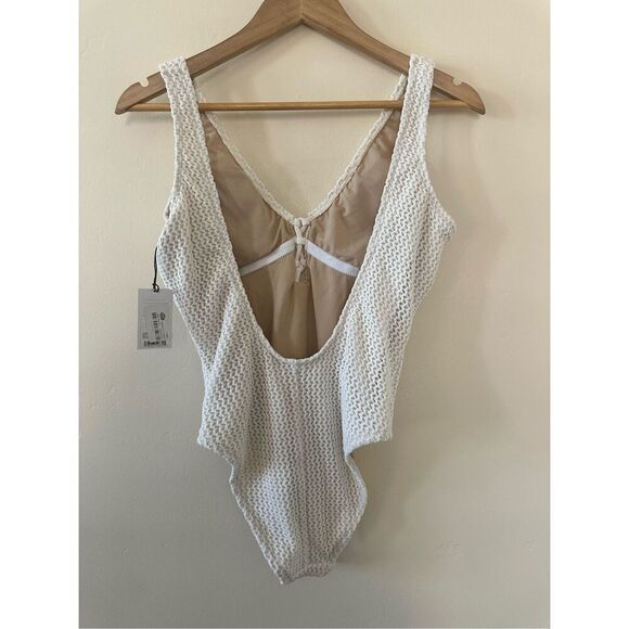 Shade and Shore Lace Up Crochet One Piece Swimsuit Size Small New - Picture 4 of 7